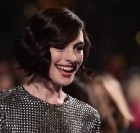 Anne Hathaway retrouve le théâtre avec Grounded