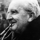 James Strong réalisera « Middle Earth », un biopic de J.R.R. Tolkien