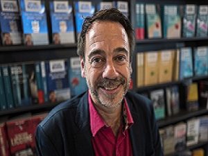 Ecrivain Michel Bussi : le romancier francais a ecrit plusieurs livres