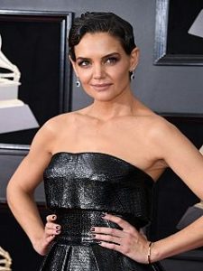 Katie Holmes dans une serie, l actrice reviendrait sur le petit ecran