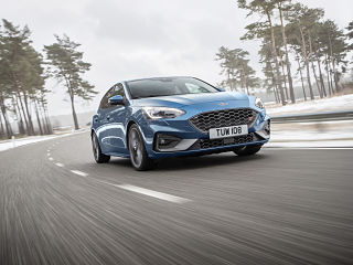 Ford Focus ST, voiture avec modes de conduite et technologies avancees