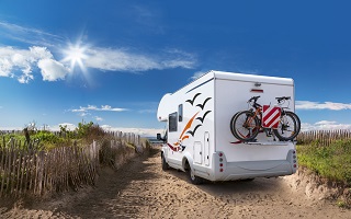 controle technique d un camping car, verification des equipements de securite du vehicule avant les vacances