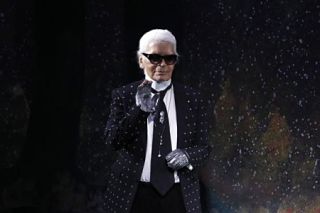 Le grand couturier Karl Lagerfeld honore par ses trois griffes, Chanel, Fendi et sa marque patronyme, lors d une soiree a Paris