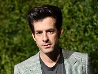 Pieces of Us de Mark Ronson, single issu de l album Late Night Feelings