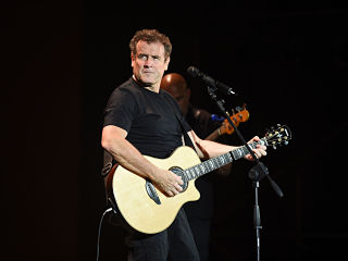 Musicien sud africain Johnny Clegg, le danseur zoulou connu pour sa musique est decede