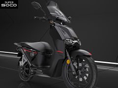 Scooter au Salon EICMA 2019, scooters electriques Peugeot et Vespa