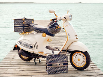 Dior signe une Vespa grand luxe pour le printemps 2021