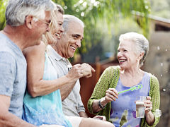 Habitat participatif pour seniors au lieu de logements en maison de retraite