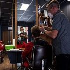 Un salon de coiffure écologique qui recycle les cheveux