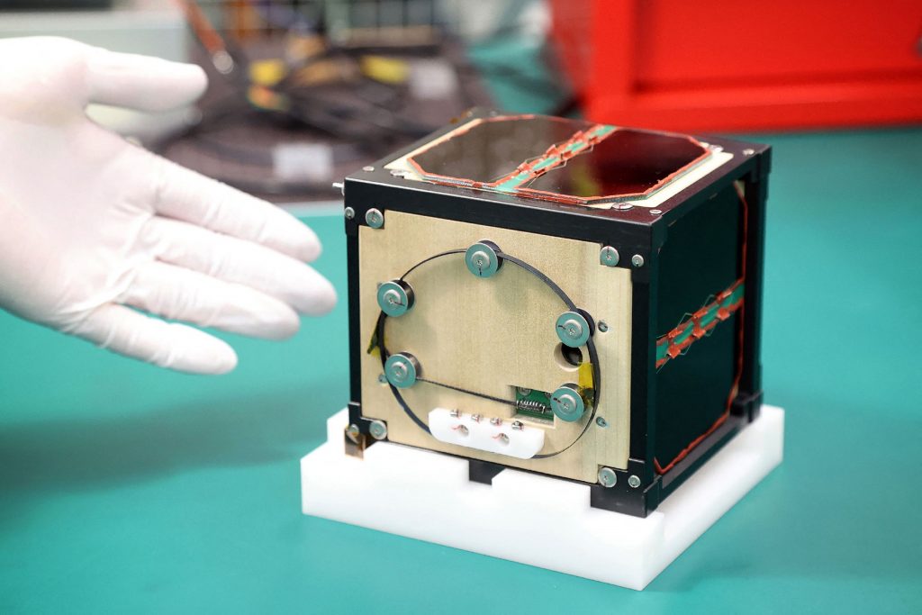 LignoSat, satellite en bois, lancement, fusee sans pilote, espace