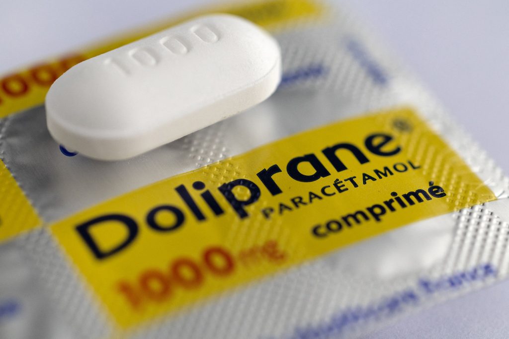 Boîte de Doliprane, médicament le plus prescrit en France selon Sanofi.