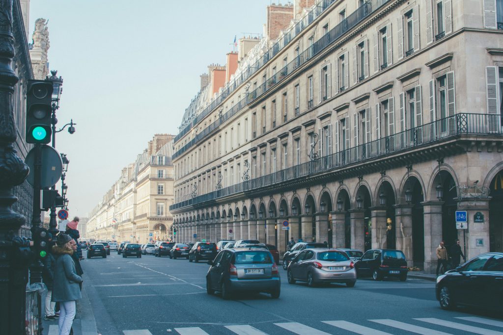 Dans une rue en France